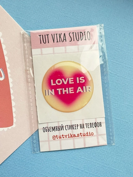 3D Стикер на телефон «Love is in the air», фото 1.