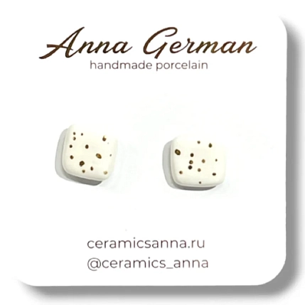 Серёжки-гвоздики Анна Герман, квадратные, фарфор, золотистые, фото 1.