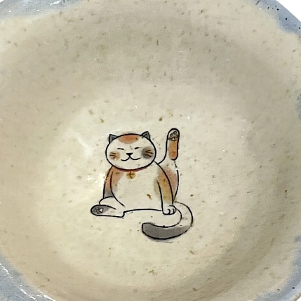 Блюдце ручной работы Керемет «Сидячий котик», голубое, керамика, 12 см, фото 2.