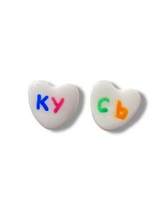 Серёжки-гвоздики «Кусь», полимерная глина, белые