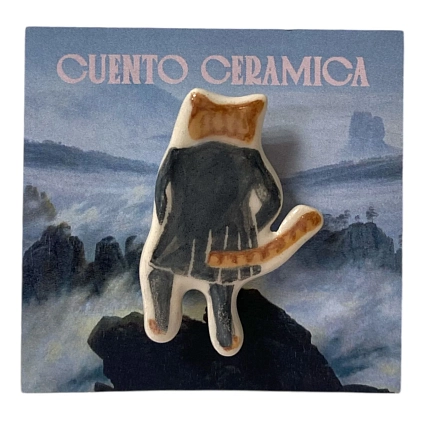 Брошь ручной работы Алиса Меренфельд Котики. Странник над морем тумана, керамика, фото 1.