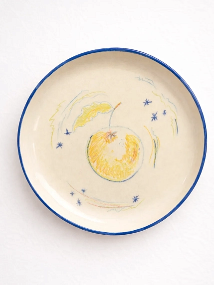 Тарелка ручной работы Йеллоускуп «Яблоко на блюдце с голубой каемочкой», керамика, фото 1.