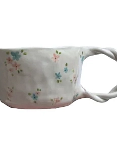 Кружка ручной работы «Голубые и розовые цветочки» с плетенной ручкой, белая, керамика, 450 мл