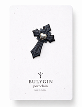 Брошь ручной работы Фарфор Булыгина «Крест», чёрно-серебристая