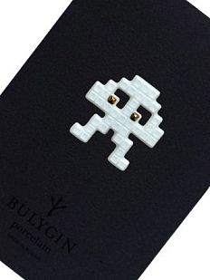 Брошь ручной работы Bulygin «Захватчик», белая, фарфор