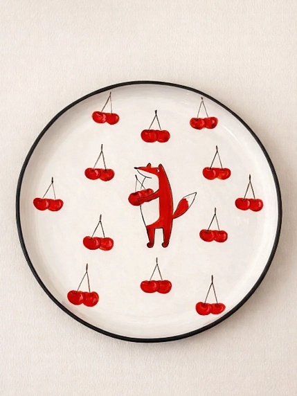 Тарелка ручной работы Ким керамика с бортиком Лис с вишней, белая, 21 см, фото 1.