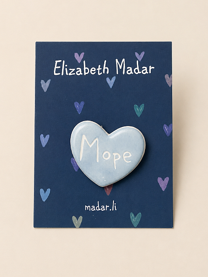 Брошь ручной работы Elizabeth Madar сердечко «Море», серая, керамика, фото 3.