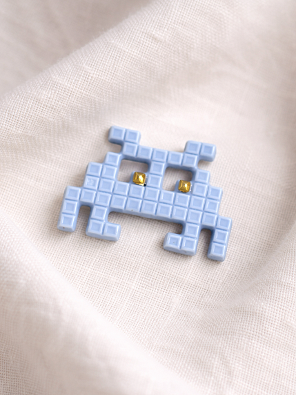 Брошь ручной работы Фарфор Булыгина «Захватчик» №2, синяя, фото 2.