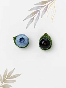 Серьги-гвоздики «Голубика и Чёрная смородина с листочком», полимерная глина