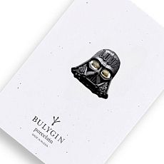 Брошь ручной работы Bulygin «Дарт Вейдер», фарфор, чёрно-серебристая