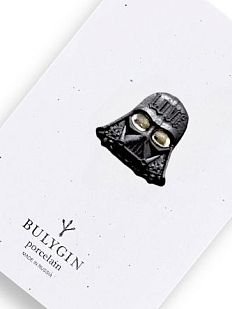 Брошь ручной работы Bulygin «Дарт Вейдер», фарфор, чёрно-серебристая