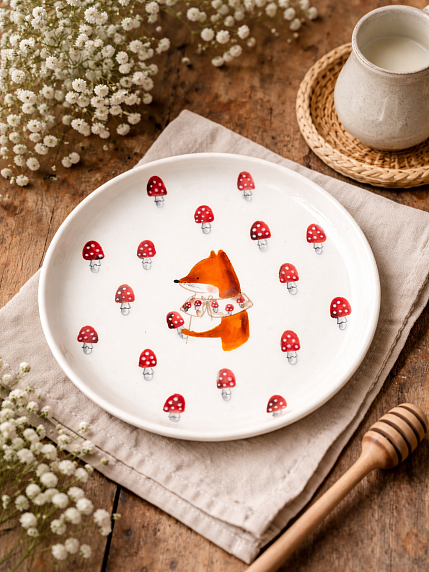 Тарелка ручной работы с бортиком Лисёнок с мухоморами, белая, фарфор, 16 см, фото 2.