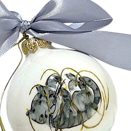 Ёлочная игрушка НАДО ЖЕ шар расписной «Серый котик с гирляндой», 7 см, фото 3.