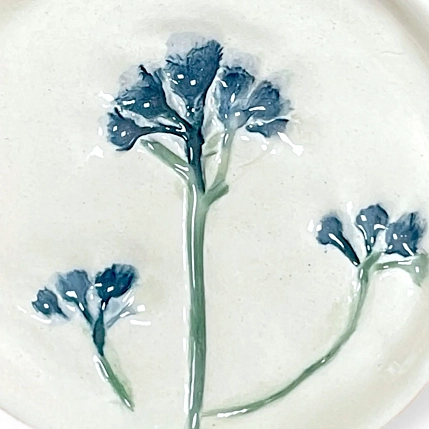 Блюдце для украшений ручной работы Чашки и поцелуи «Синие цветочки», полуфарфор, 7 см, фото 2.