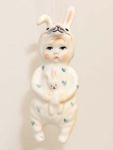 Ёлочная игрушка из фарфора «Малыш в костюме зайчика», 12 см