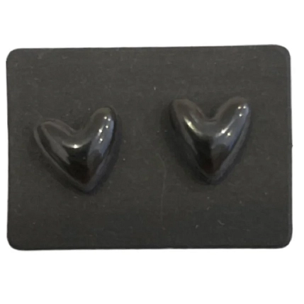 Серёжки-гвоздики Мария Гордеева в форме сердечек, керамика, чёрные, фото 1.