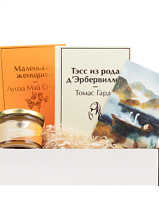 Подарочный набор с книгами «Маленькие женщины», «Тэсс из рода д'Эрбервиллей» и мягкой карамелью