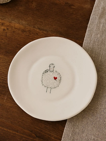 Тарелка ручной работы Мария Гордеева Овечка, белая, полуфарфор, 18 см, фото 2.