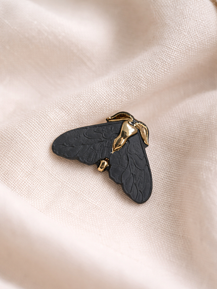 Брошь ручной работы Bulygin «Моль», фарфор, чёрно-серебристая, фото 3.