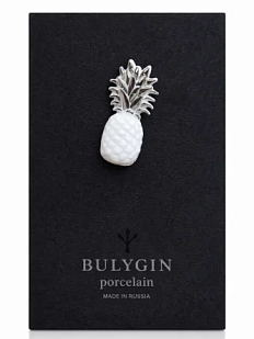 Брошь ручной работы Фарфор Булыгина «Ананас», бело-серебристая