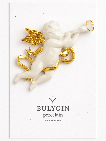 Брошь ручной работы Bulygin «Купидон с дудочкой», фарфор, бело-золотистая, фото 1.