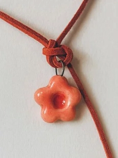 Чокер ручной работы Ловетанн керамика «Розовый цветок» на бордовой ленточке, полуфарфор