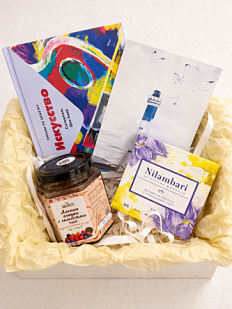 Подарочный набор с книгой «Искусство. Письма на заметку» и десертом