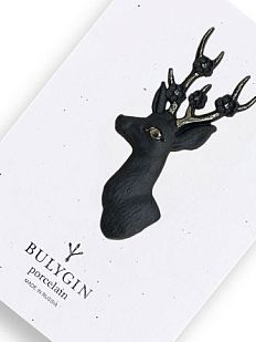 Брошь ручной работы Bulygin «Олень», фарфор, чёрно-серебристая