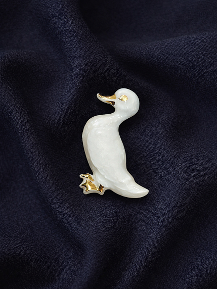 Брошь ручной работы Bulygin «Уточка», фарфор, бело-золотистая, фото 2.