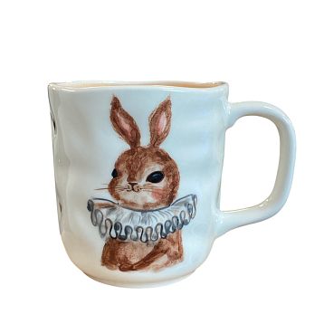 Кружка ручной работы Ким керамика с росписью Зайка в жабо с коричневыми сердечками, фарфор, 350 мл, фото 1.