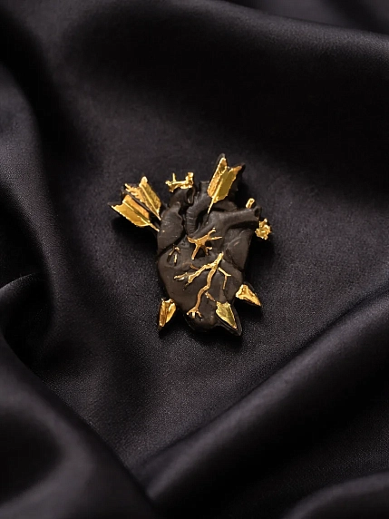 Брошь ручной работы Фарфор Булыгина «Разбитое сердце», чёрно-золотистая, фото 2.