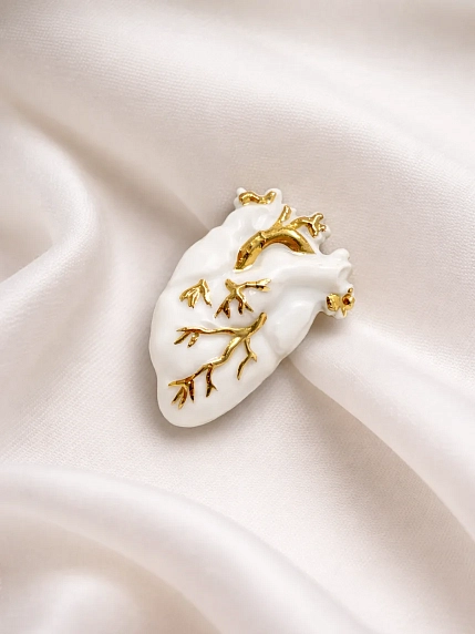 Брошь ручной работы Фарфор Булыгина «Сердце», бело-золотистая, фото 2.