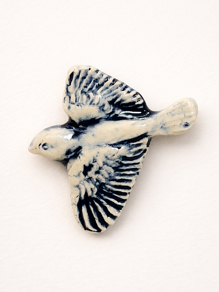 Брошь ручной работы Птица объёмная, зелёная, керамика, фото 1.