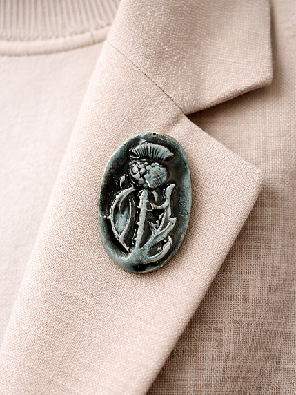 Брошь ручной работы Чертополох, овальная, тёмно-зелёная, керамика, фото 2.