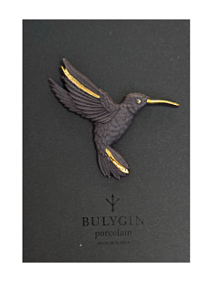 Брошь ручной работы Bulygin «Колибри», фарфор, чёрно-золотистая
