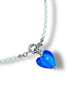Колье ручной работы «Glass heart», синее, латунь, жемчуг, стекло
