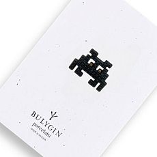 Брошь ручной работы Bulygin «Захватчик» №2 малая, чёрная, фарфор