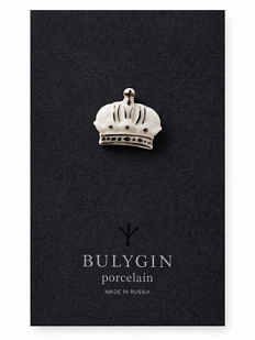 Брошь ручной работы Bulygin «Корона», бело-серебристая, фарфор