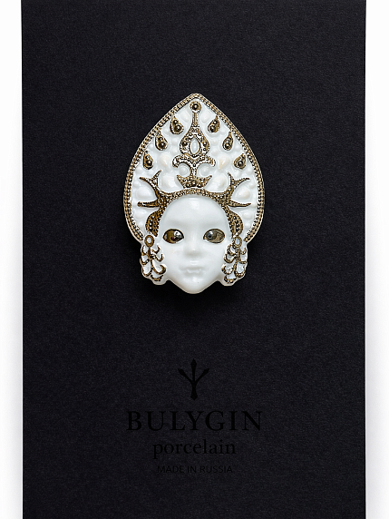 Брошь ручной работы Bulygin «Кокошник», бело-серебристая, фарфор, фото 1.