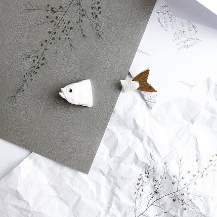 Брошь ручной работы Bulygin «Рыбий хвост» большая, фарфор, бело-золотистая, фото 3.