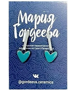 Серёжки-гвоздики Мария Гордеева Сердечки, на планке, керамика, бирюзовые