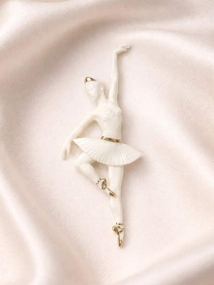 Брошь ручной работы Фарфор Булыгина «Балерина Па №1», бело-серебристая, фото 3.