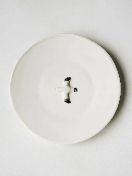 Тарелка ручной работы Мария Гордеева с фигуркой Чайка, полуфарфор, 18 см, фото 1.