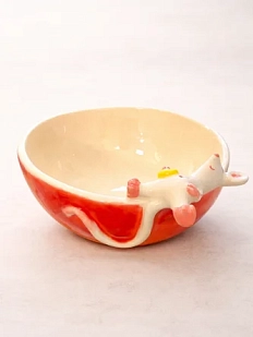 Глубокая тарелка ручной работы «Мышка с сыром», красная, керамика, 16 см