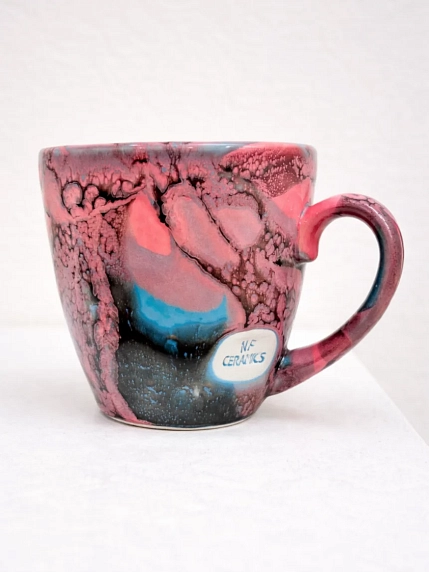 Кружка ручной работы Тата вытворяет/NF ceramics «Духовно богата, душевно больна», розовая, керамика, 400 мл, фото 3.