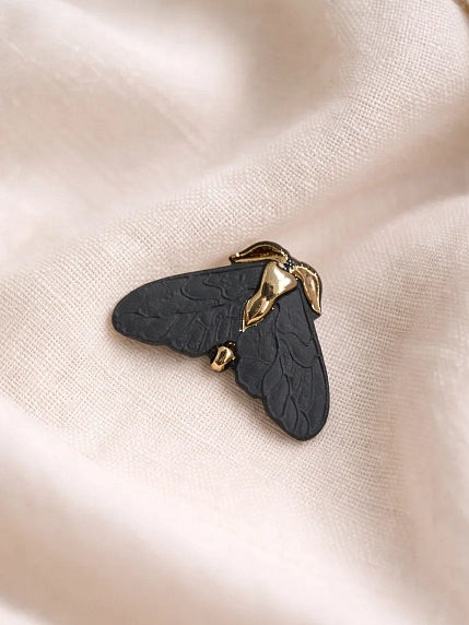 Брошь ручной работы Фарфор Булыгина «Моль», чёрно-серебристая, фото 3.