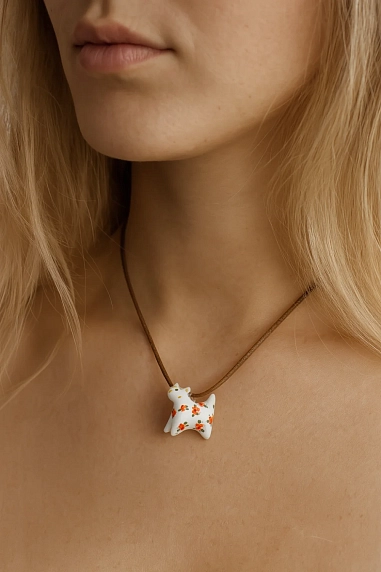 Подвеска ручной работы Боттери керамика «‎Котик»‎ роспись в красный цветочек, керамика, фото 3.