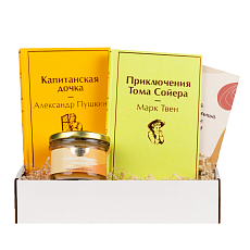 Подарочный набор с книгами «Капитанская дочка», «Приключения Тома Сойера» и мягкой карамелью