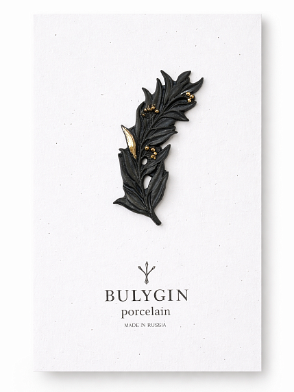 Брошь ручной работы Bulygin «Веточка оливы», фарфор, чёрно-золотистая, фото 1.