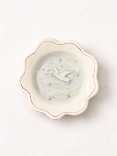 Тарелка ручной работы с голубкой
